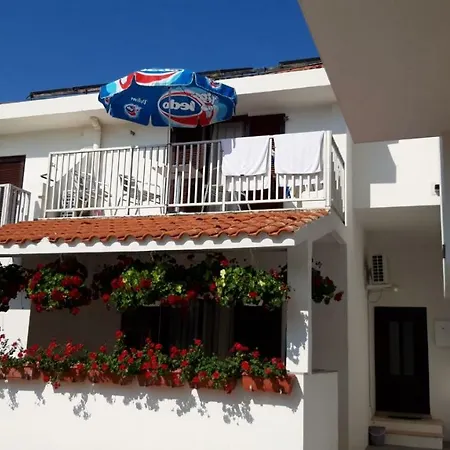 Apartments Magdalena Pag Town Exterior photo