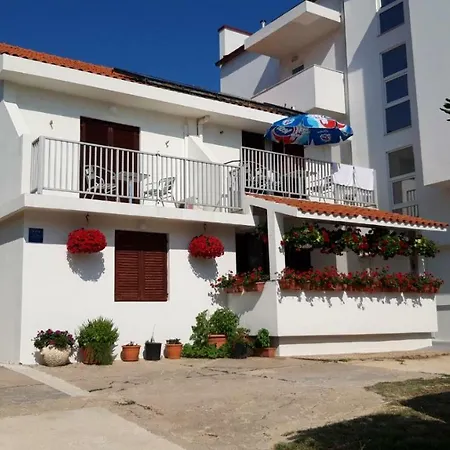Apartments Magdalena Pag Town Exterior photo