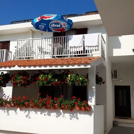 Apartments Magdalena Pag Town Exterior photo