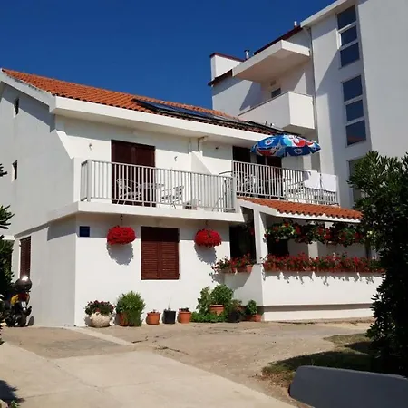 Apartments Magdalena Pag Town Exterior photo
